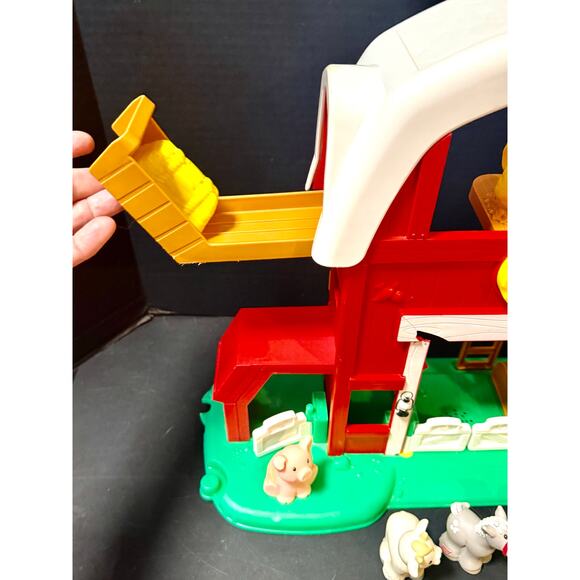 Fisher Price Little People Animal Sounds Farm 5 animals farmer hay sounds set 2 - Picture 6 of 9